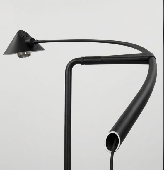 Lampadaire post moderniste de Carlo Forcolini pour Artemide., Métal, Noir (photo 3 sur 7)