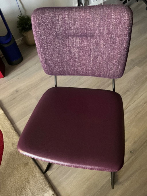 4 eetkamerstoelen en 2 hockers