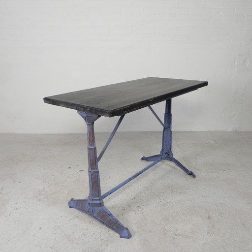 Tavolo da bistrot Art Déco con struttura in ghisa e piano in pino, anni '30