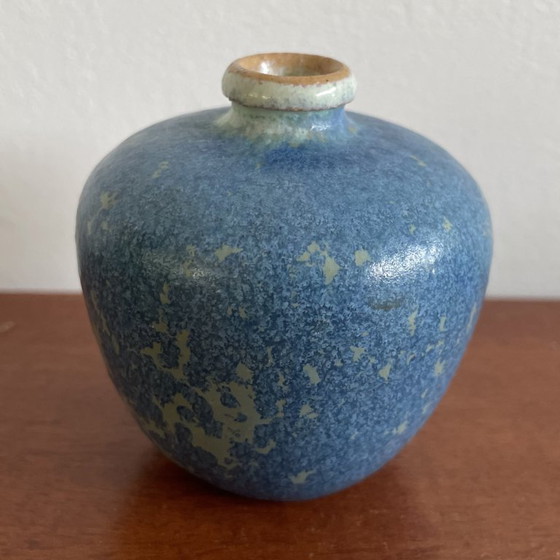 Image 1 of Vaso in terracotta in miniatura con smalto cristallino blu e turchese