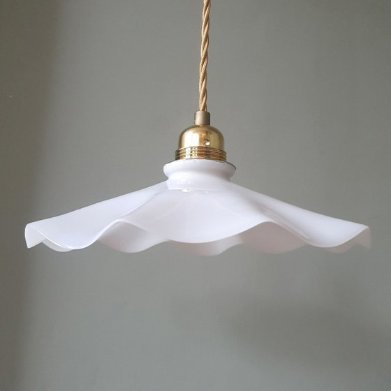 Vintage French Opaline pendant lamp with corrugated shade – Metal (photo 16 of 20)
