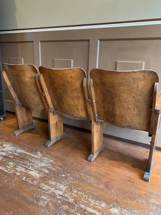 Image 1 of Bioscoopstoelen 3 stukt hout mooie patine