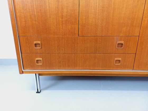 Image 1 of Vintage Scandinavische modernistische kledingkast van teakhout en metaal uit de jaren 60.