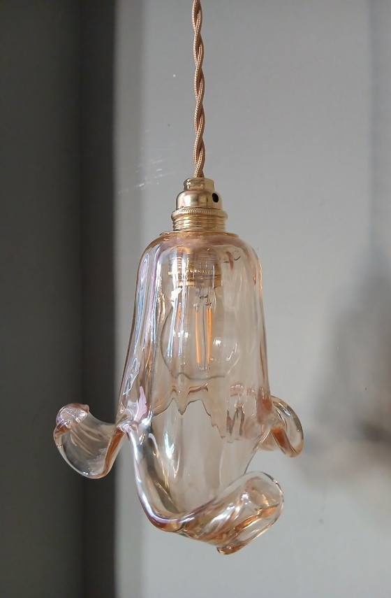 Image 1 of Lampada a sospensione vintage in vetro di Murano dalla delicata forma floreale.