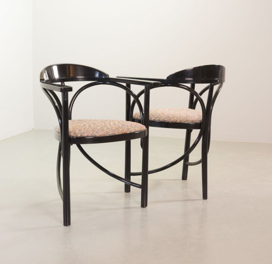 Juego de 4 sillas de comedor triangulares Thonet de diseño de mediados de siglo (modelo 87) lacadas en negro (photo 9 of 24)