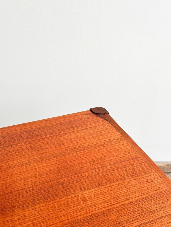Image 1 of Mesa de centro danesa de teca de mediados de siglo, artesanía en madera maciza
