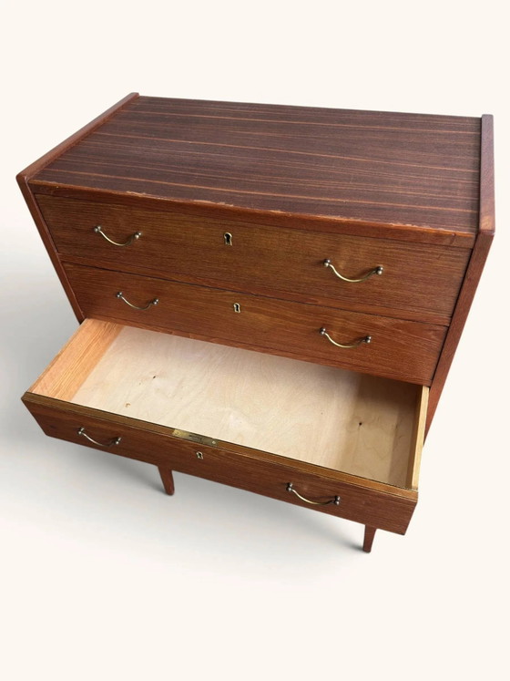Vintage Danish "tallboy" chest of drawers in teak veneer., Brass (photo 6 of 13)