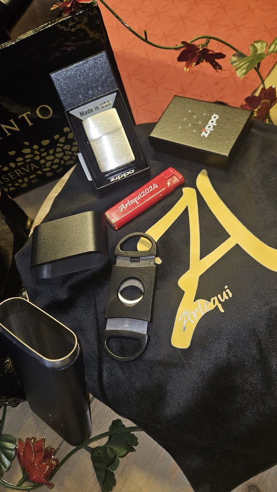 Image 1 of Exclusive Handmade Artequi Humidor - Cedarwood & Epoxy - Incl. Ashtray