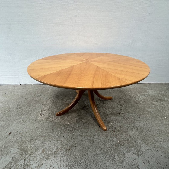 Image 1 of Table basse ronde, noyer, marque : Alma