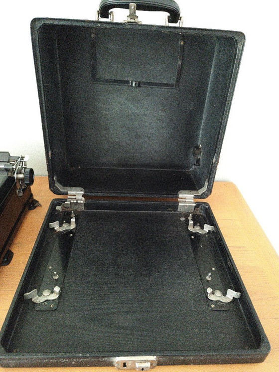 Image 1 of Machine à écrire Royal modèle Quiet De Luxe