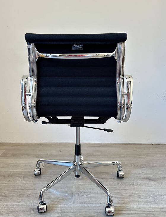 Image 1 of Vitra EA 117 design bureaustoel 