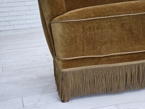 Image 1 of Canapé danois 3 places des années 1960, velours d'ameublement jaune miel, bois de hêtre