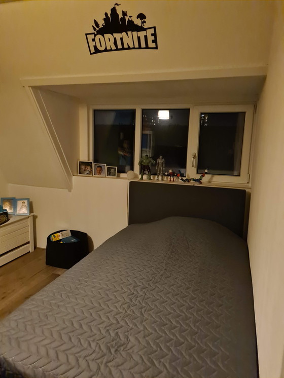 Image 1 of Canapés, tables et chaises + lits à vendre