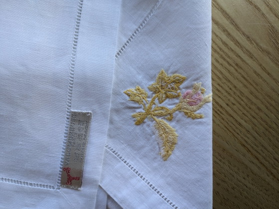 Image 1 of Servizio da tavola Valombreuse Paris Haute Couture, con motivo rosa antico e giallo