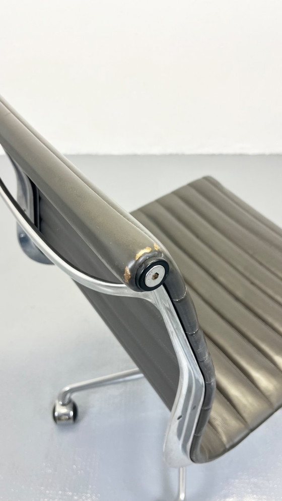 Image 1 of Chaises de bureau Ea117 Icf Sièges Charles & Ray Eames