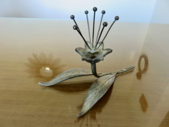 Set di 6 posacenere a forma di fiore, in bronzo argentato, Francia, circa 1960 o 1970 – Oggetti decorativi (photo 14 of 16)