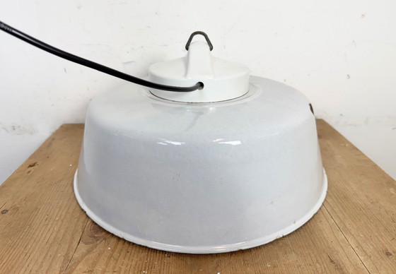Image 1 of Lampada a sospensione industriale in smalto grigio con copertura in vetro, anni '60