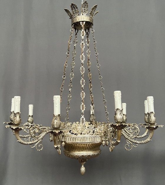 Grote, zeldzame antieke kroonluchter van massief verzilverd brons, Empire-stijl, met 12 lichtpunten. – Bronze (photo 2 of 18)
