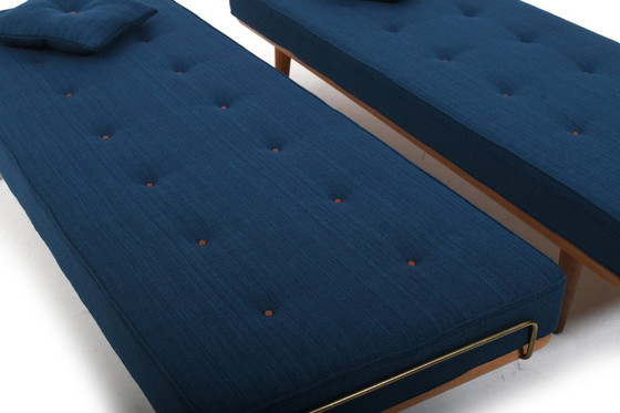 Image 1 of Nieuw gestoffeerd paar GE-19 Hans Wegner slaapbanken