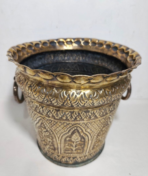 Blumentopf aus Bronze. Spanien, 1980er Jahre.