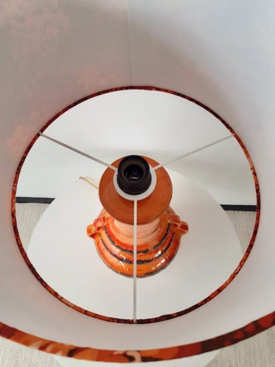 Image 1 of Grote vintage oranje keramieken tafellamp, vintage/retro fat lava lampenvoet met nieuwe handgemaakte lampenkap van originele vin