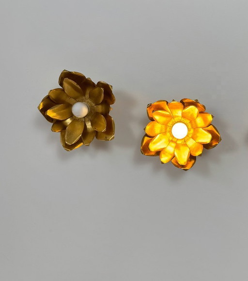 Paar antike Wandleuchten mit Blumenmotiv, vergoldetes Metall, Frankreich, 1970