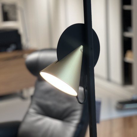 Qone reading lamp – Leolux, Floor lights (photo 3 of 3)