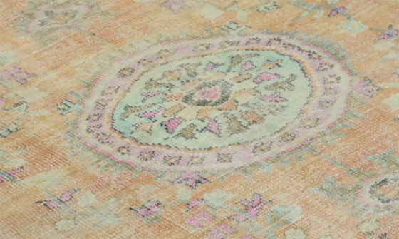 Tappeto turco vintage 240x156 cm – Tappeto in lana annodato a mano dai toni pastello tenui con motivo a (photo 6 of 10)