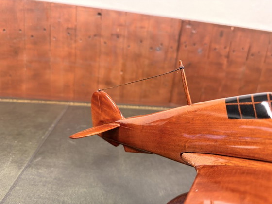 Englisches Mahagoni Hawker Hurricane Modellflugzeug – Dekorative Objekte, Holz (photo 10 of 10)