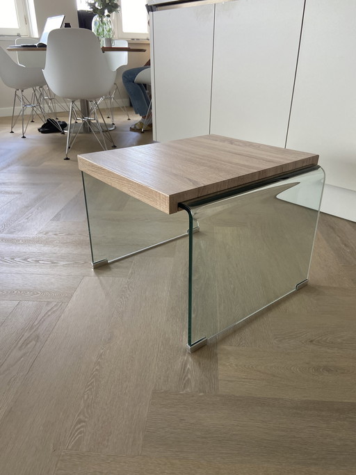 Designer-Beistelltisch 53x55 cm, 42 cm hoch, in ausgezeichnetem Zustand.