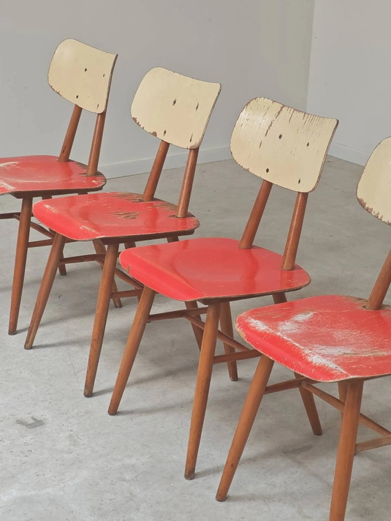 Lot de 4 chaises en bois rouges Ton (Thonet) des années 1960. – Chaises de salle à manger, Wood, Vintage (photo 3 of 16)