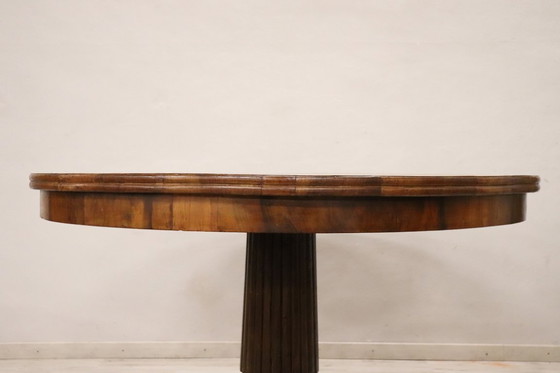 Image 1 of Antique Round Table in Walnut, Italy Early 19th century