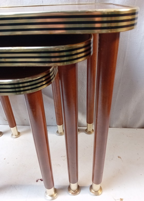 Image 1 of Retro-Tischnest