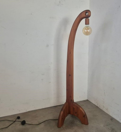 Lampadaire brutaliste en chêne