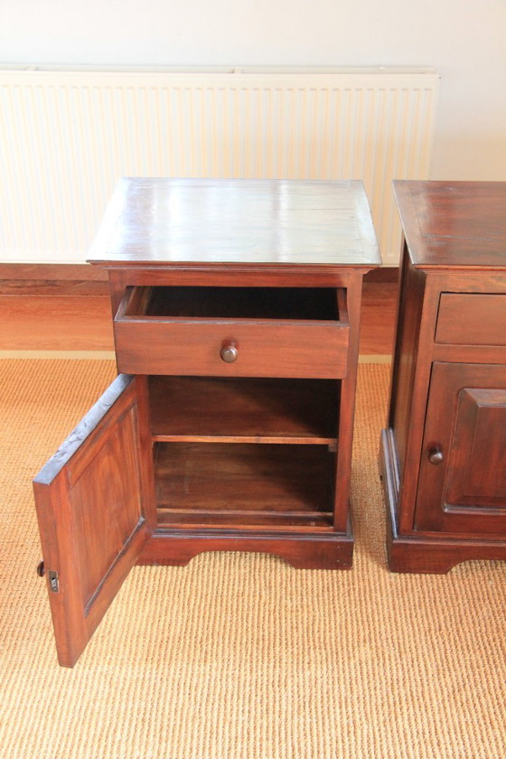 Image 1 of 2 comodini in mogano, usati pochissimo da Eichholtz