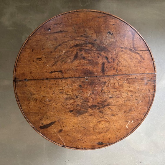 Image 1 of Antique wooden tripod table, shaped as a so-called ‘Cricked table’. Late 18th century