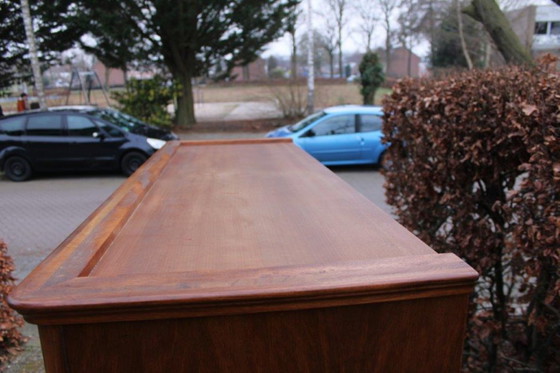 Image 1 of Vintage (jaren 30-50) 3-deurs houten kledingkast, 2x 1/3 leg en 1/3 hang