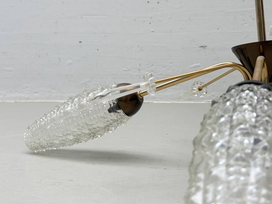 Image 1 of Plafondlamp met getextureerde glazen kappen en kristallen prisma's, jaren 60.