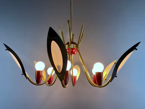 Image 1 of Lampadario italiano a sei luci in ottone e metallo laccato del 1950. Medio secolo moderno.