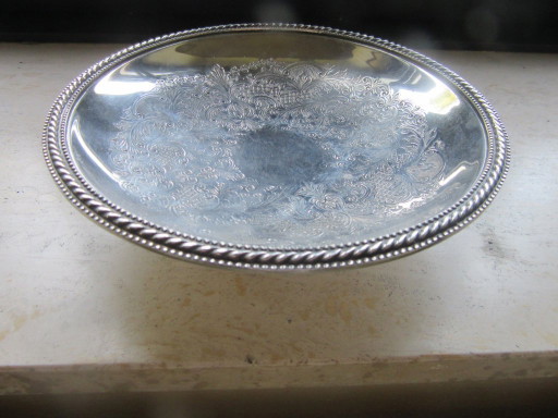 Bol para servir con pie, marcado como Made in England E.P.B. vintage