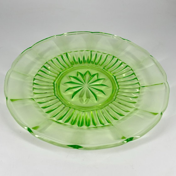 Piatto da portata vintage in vetro uranio, vetro pressato verde, Ø 26 cm – Ciotole (photo 6 of 12)