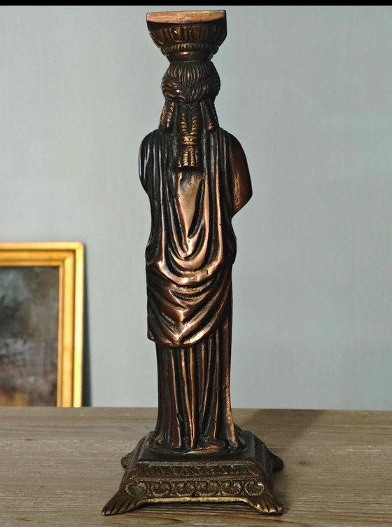 Image 1 of estatuilla femenina