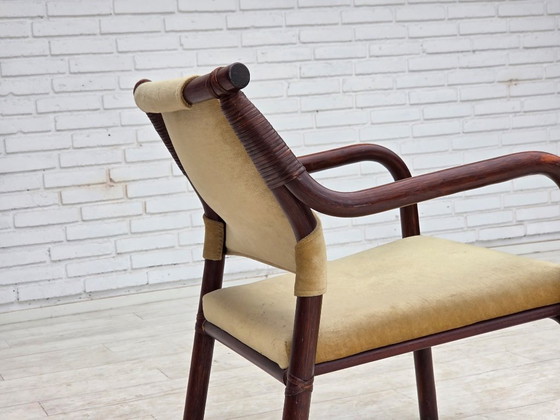 Image 1 of Jaren 80, een paar Scandinavische fauteuils, meubelbekleding van velours en bamboe.