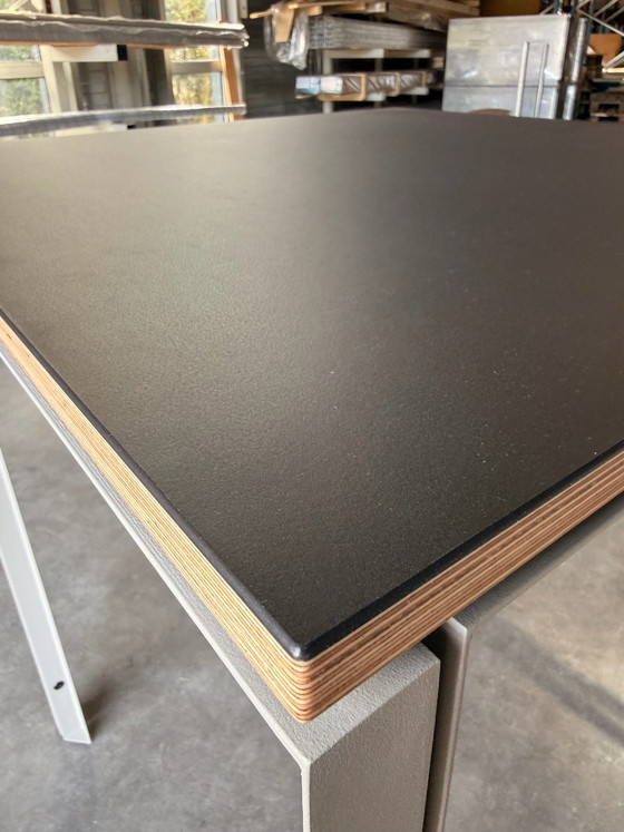 Functionals WT Table (tavolo alto) | 90 x 90 cm | Mushroom White / nero Karel Martens, Tavoli da pranzo (foto 5 di 6)