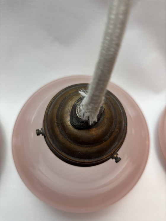 Image 1 of Set van 4 roze opaalglazen hanglampen – vintage