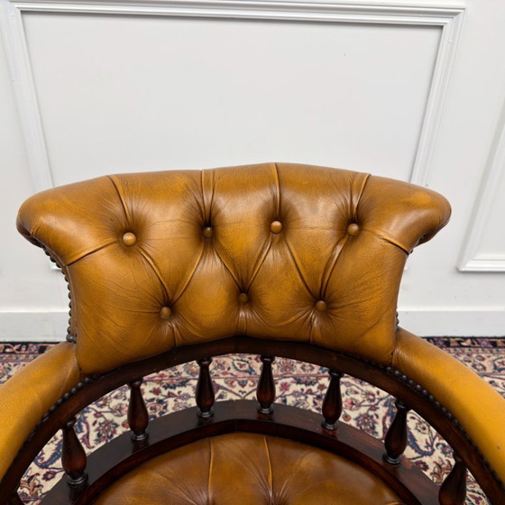 Klassischer englischer brauner Chesterfield Bürostuhl – Bürostühle, Holz, Leder (photo 5 of 7)
