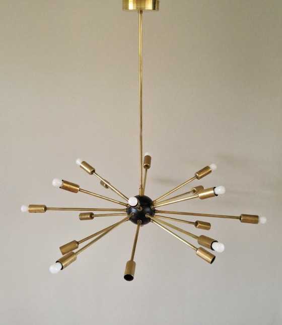 Image 1 of Lustre vintage de style Stilnovo, design italien du milieu du XXe siècle, années 1960, en laiton