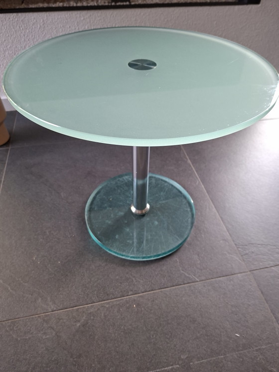 Mesa auxiliar redonda de cristal – Metaform, Mesas auxiliares, Glass, Metal (photo 4 of 5)