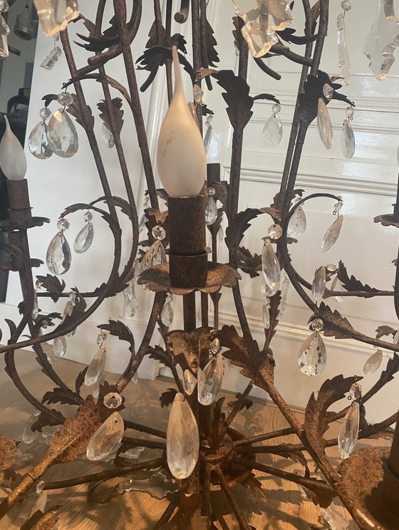 Image 1 of Grote kroonluchter van metal blaadjes met glazen kristal