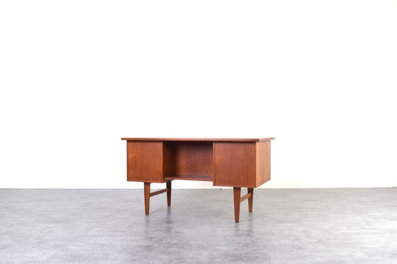 Image 1 of Mid Century Dänischer Teak Chefschreibtisch, 1960er Jahre